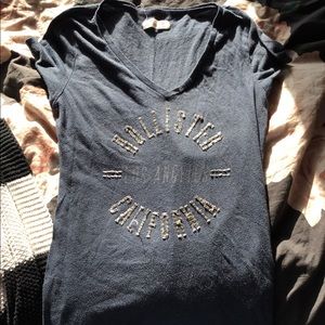 Hollister tee